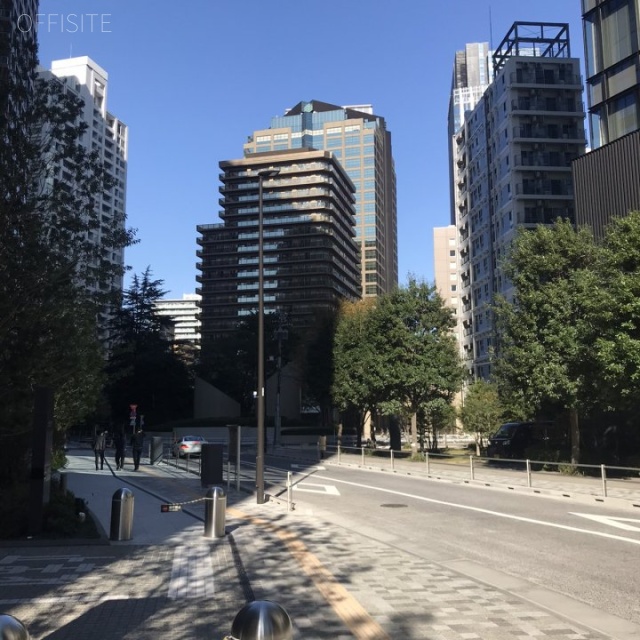 住友不動産新宿セントラルパークタワー ビル前面道路