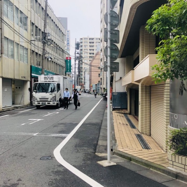 丸彦ビル ビル前面道路