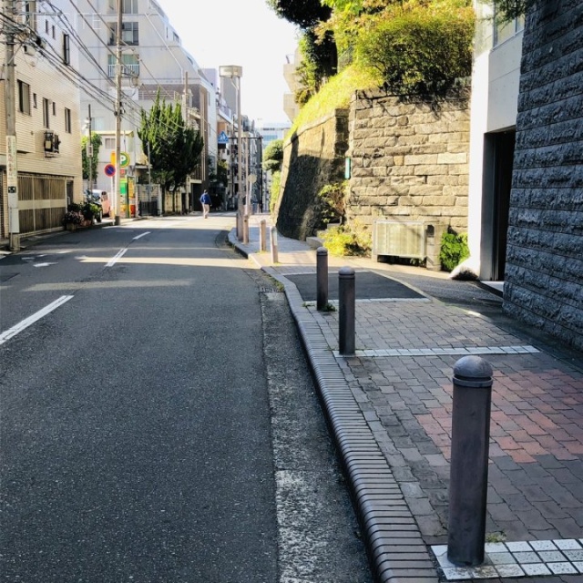 グリーンテラス横浜 ビル前面道路