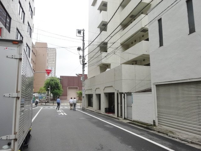 ONEST池袋イーストビル ビル前面道路