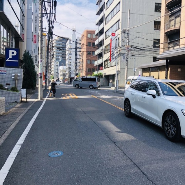 ニチモビル ビル前面道路