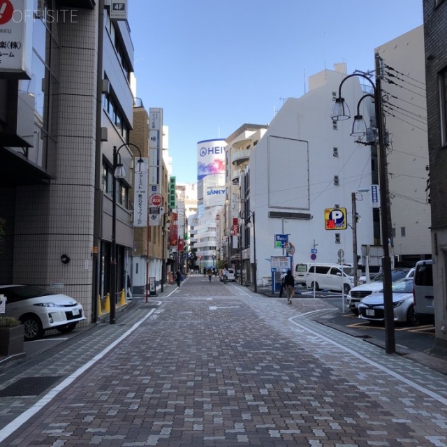 マツバビル ビル前面道路