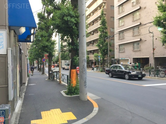 青柳ビル ビル前面道路