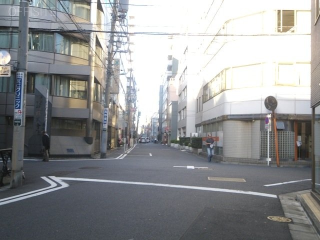 東京第一綿業岩田ビル ビル前面道路