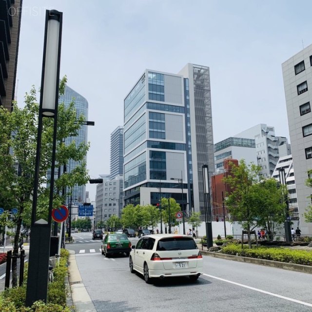 新正堂本店ビル ビル前面道路