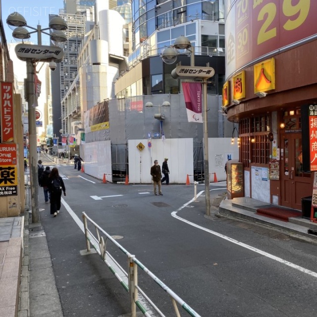 J+RビルサイドRビル ビル前面道路