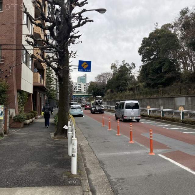 NISIAZABU272ビル ビル前面道路