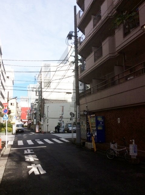 タカヨビル ビル前面道路