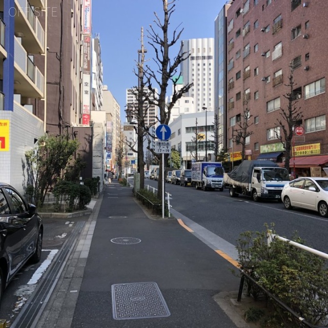 朝日ビル別館　ビル前面道路