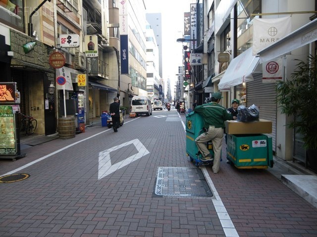 サカイリ9ビル ビル前面道路
