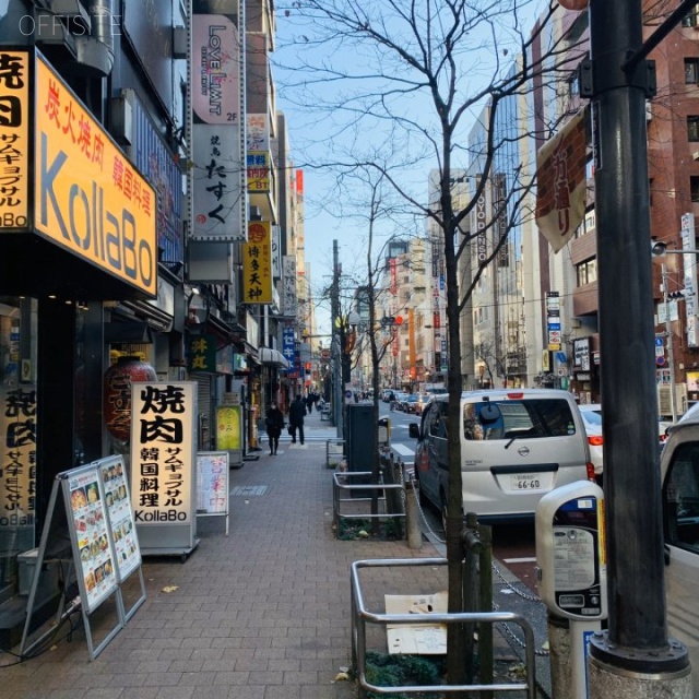 新橋小川ビル ビル前面道路