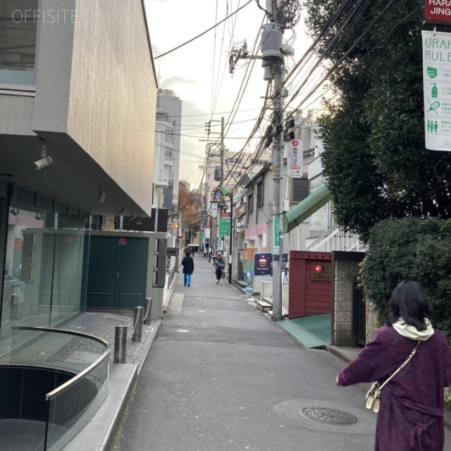 ニュークラシックスビル ビル前面道路