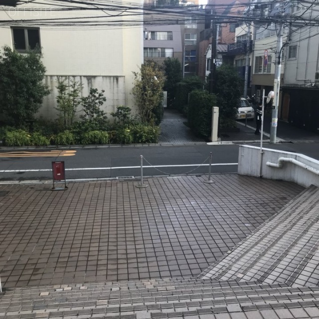 新宿JECビル ビル前面道路