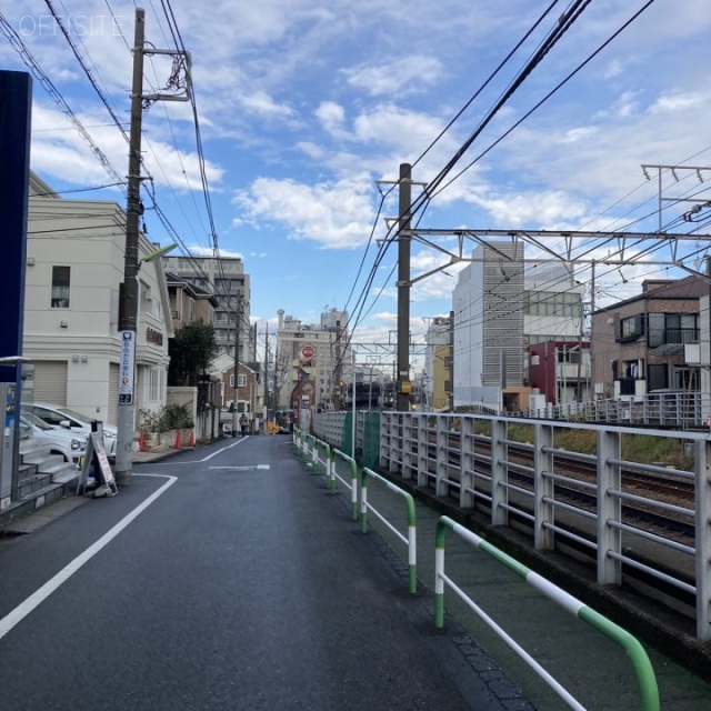 ARBOS ビル前面道路