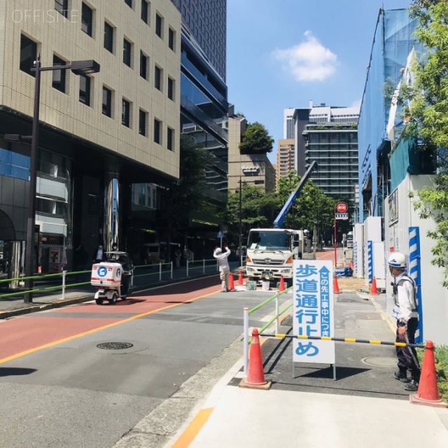 プラウド虎ノ門 ビル前面道路