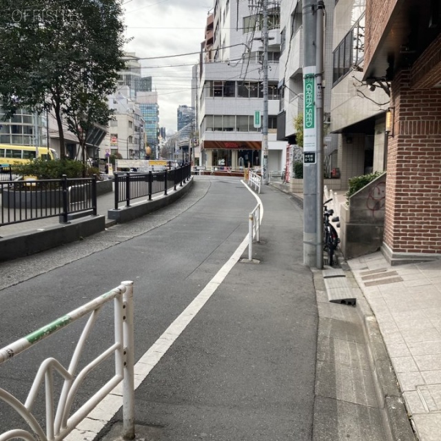 神宮前董友ビルⅡ 前面道路