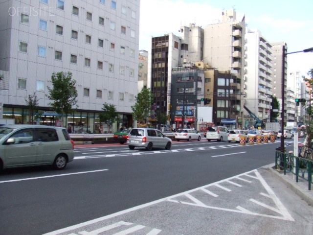 新宿福智ビル ビル前面道路