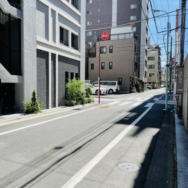 鴨下ビル ビル前面道路