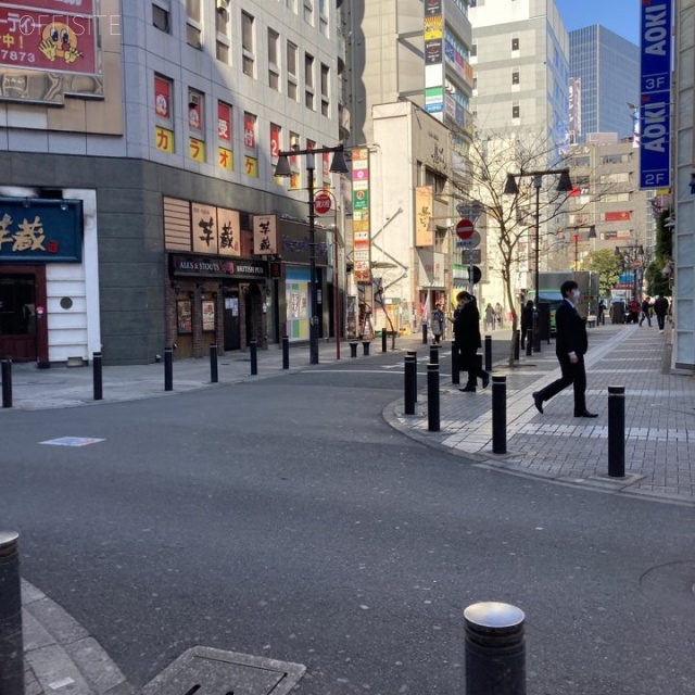 藤久ビル東1号館 ビル前面道路