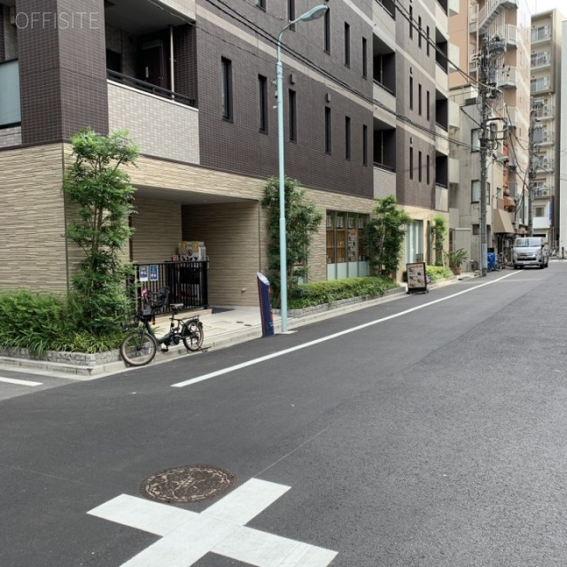オープンレジデンシア築地 ビル前面道路