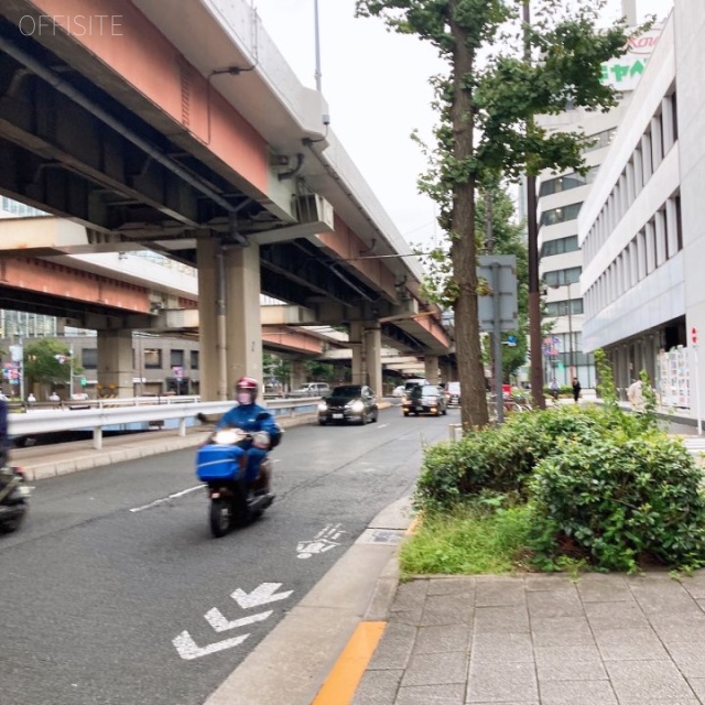 エイチ・アール・ネットビル 前面道路