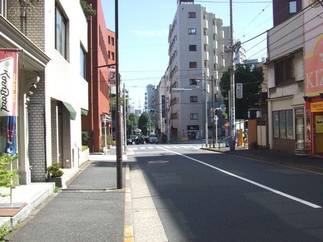 森ビル ビル前面道路