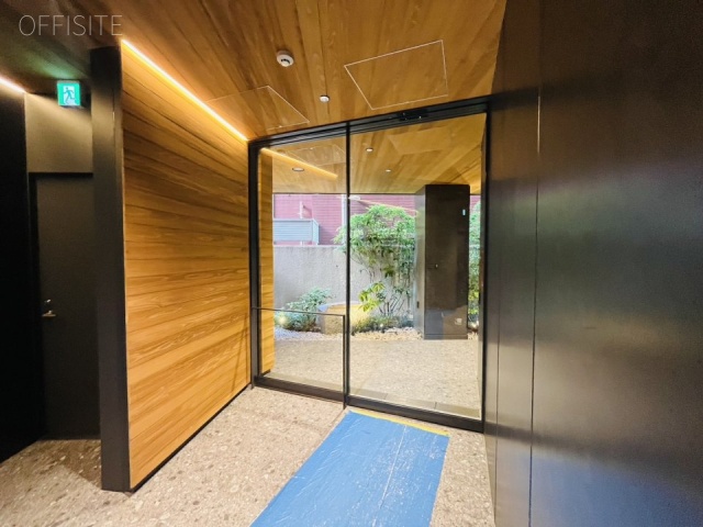 THE EDGE　エントランス