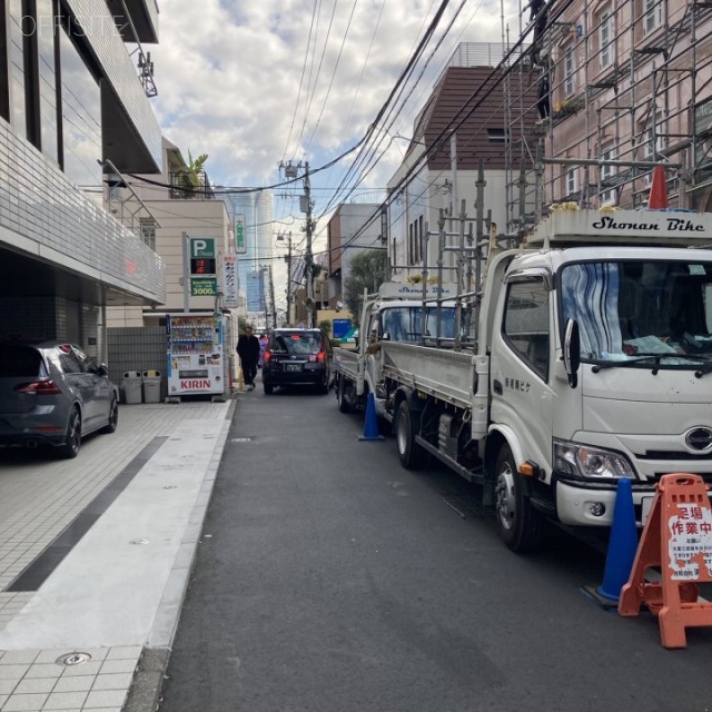 CRESTA青山 前面道路