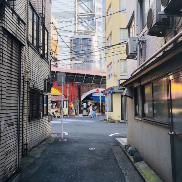 青木ビル ビル前面道路