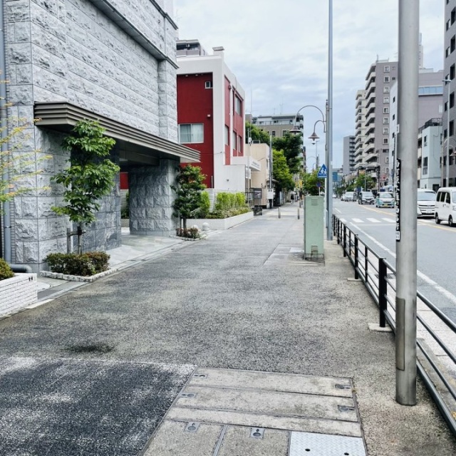 アクセスビル ビル前面道路