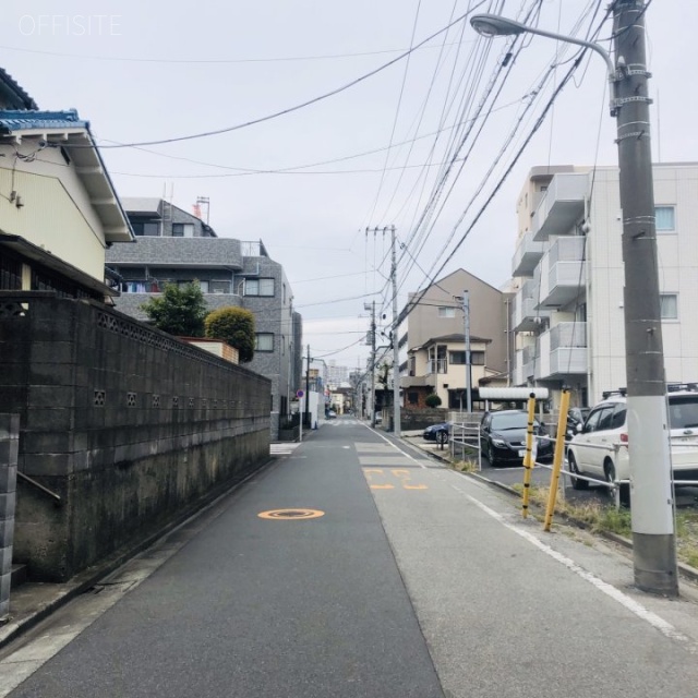 クローバーメディカルビル ビル前面道路