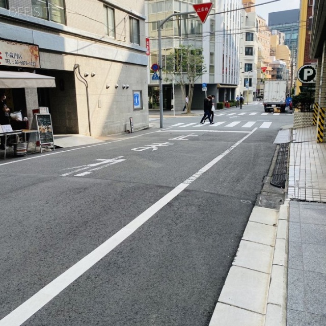 麹町TSビル ビル前面道路