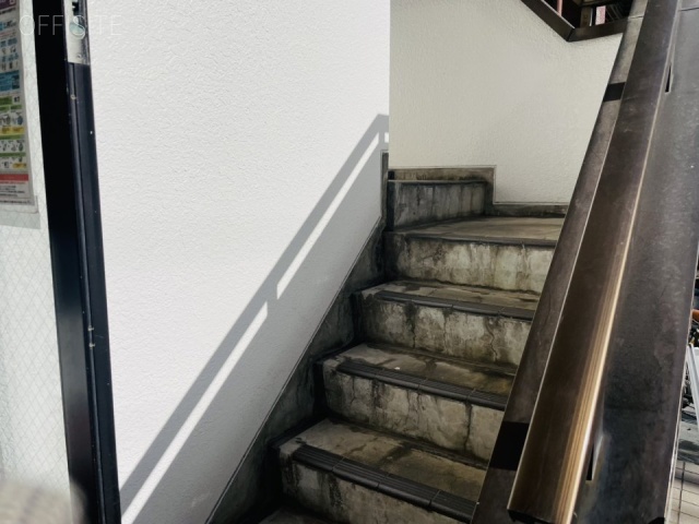 クレストビル　階段