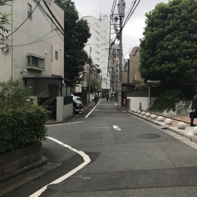 フルール広尾 ビル前面道路