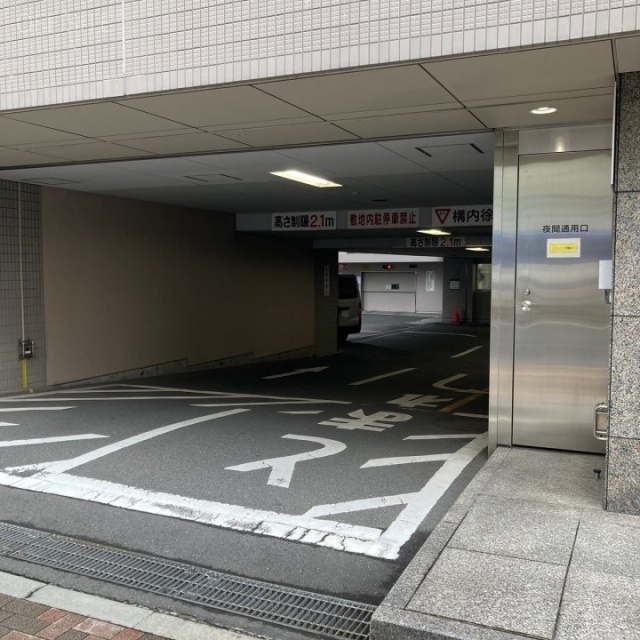 NBF高輪ビル 駐車場入口