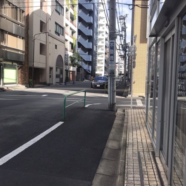 DeLCCS Kanda(デルックス神田) ビル前面道路