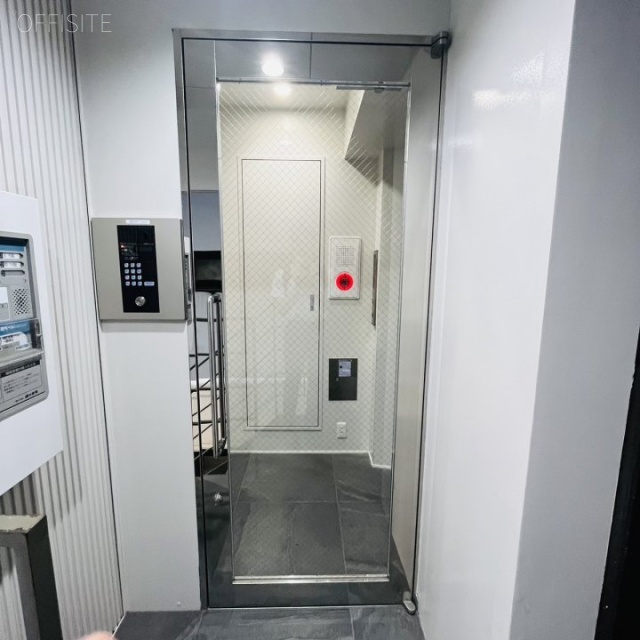 リヨンドール秋葉原 オフィスビル出入口