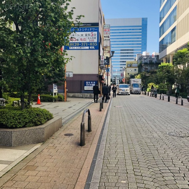 三和港南ビル　ビル前面道路