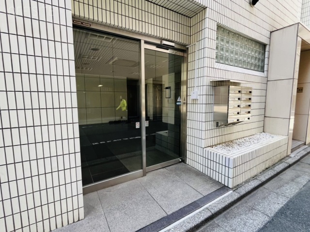 文芸社新宿御苑ビル エントランス