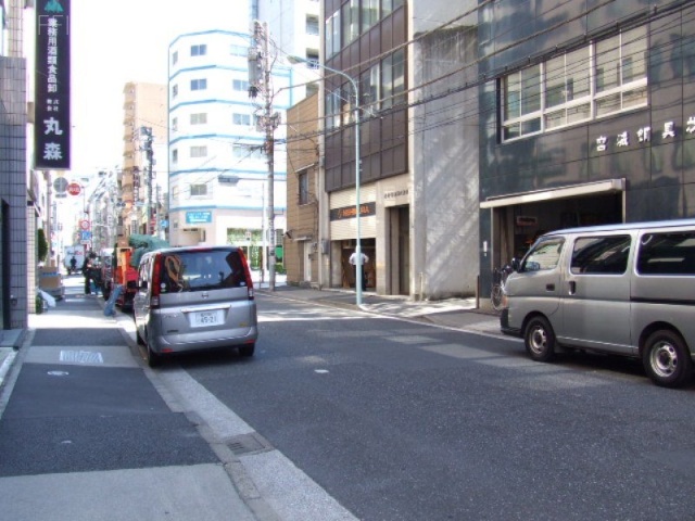日本橋森ビル ビル前面道路