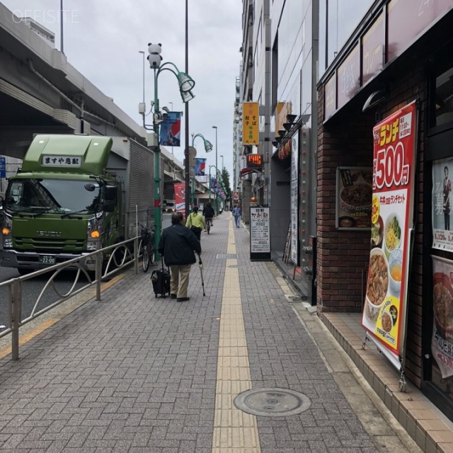 TSK笹塚ビル ビル前面道路