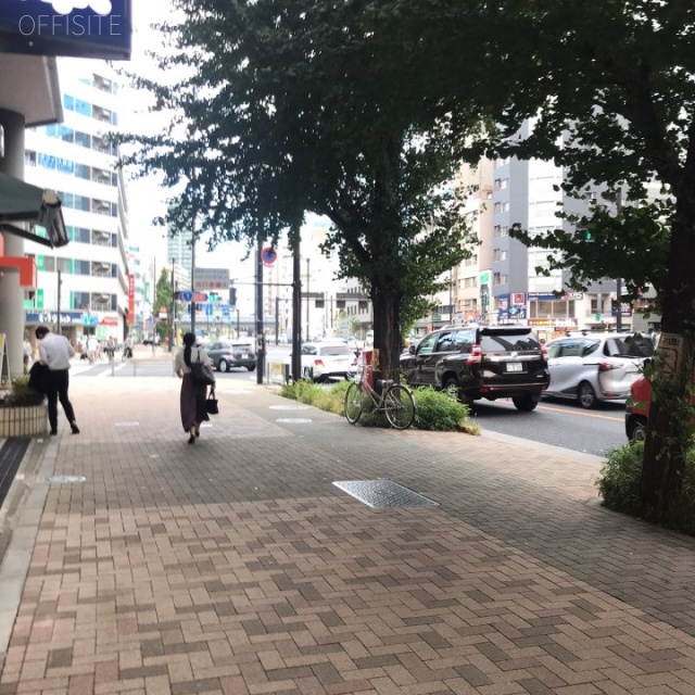 五反田アルファビル ビル前面道路