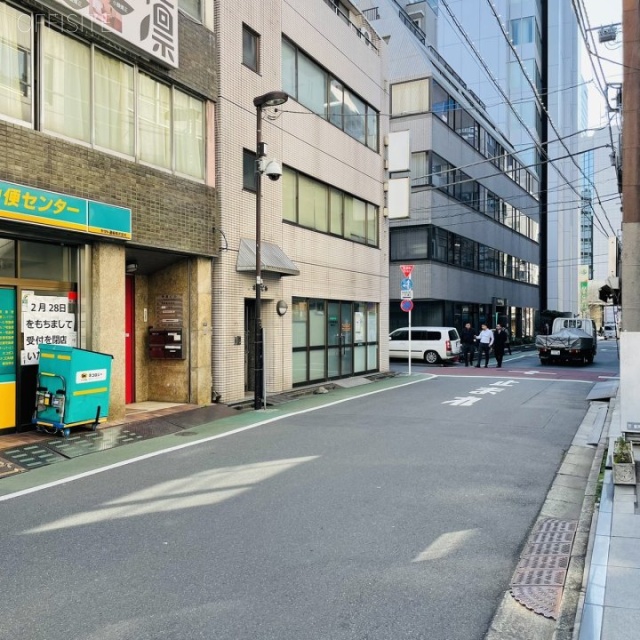 東服ビル 前面道路