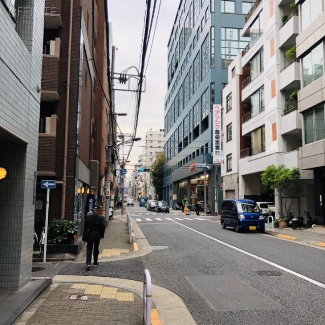 中央精工ビル ビル前面道路