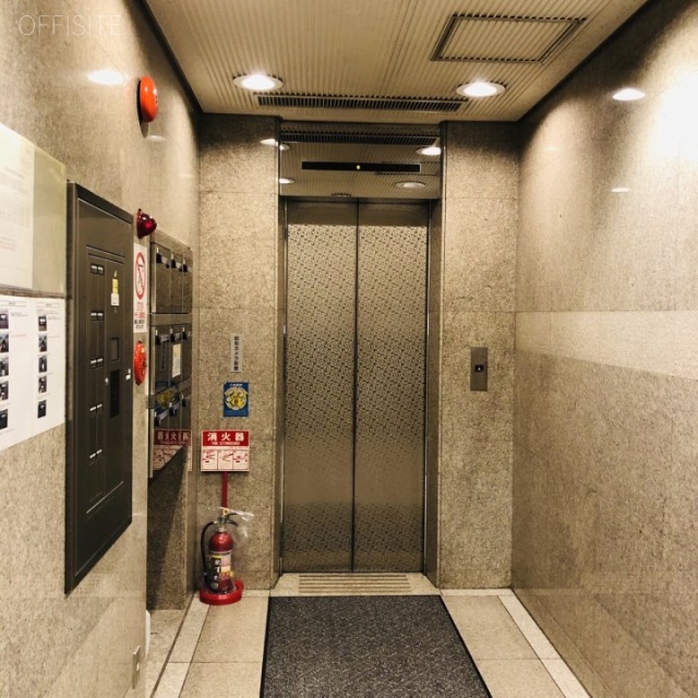 E-1ビル エレベーター