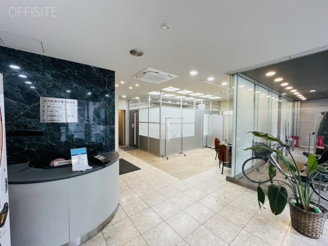 ジュニアー千駄ヶ谷　エントランス