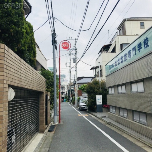 フォーレスト四谷 ビル前面道路