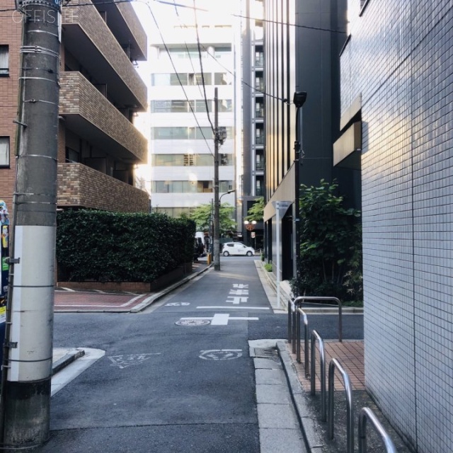 大黒堂ビル ビル前面道路