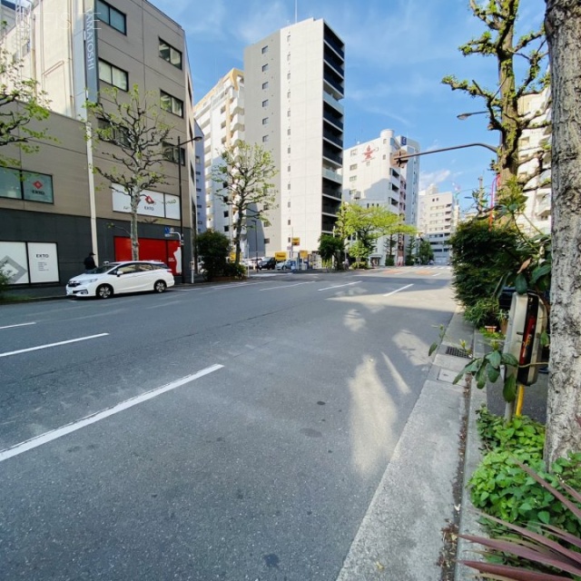 SSスマートビル ビル前面道路