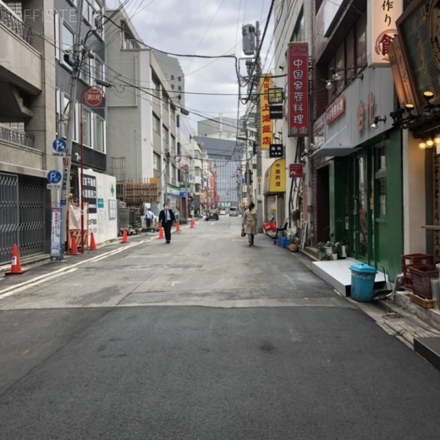 杉山ビル ビル前面道路